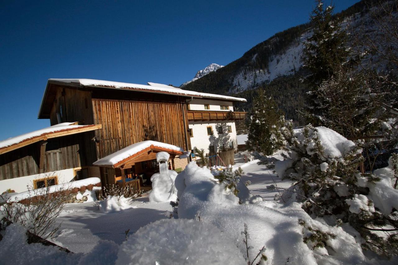 Familien Gruppenunterkunft 2 Ferienwohnungen als Ferienhaus zusammengefasst Häselgehr Exterior foto