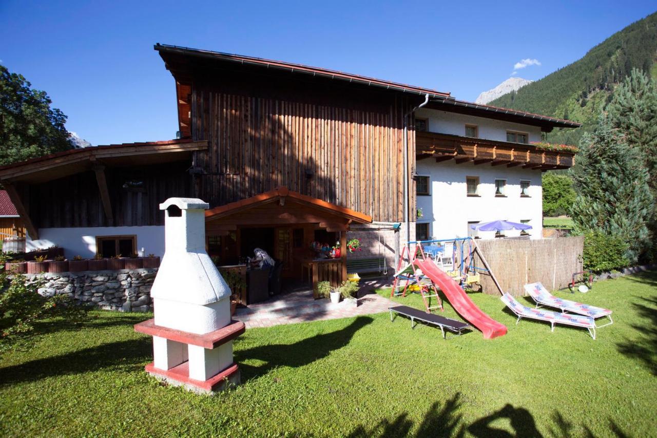 Familien Gruppenunterkunft 2 Ferienwohnungen als Ferienhaus zusammengefasst Häselgehr Exterior foto