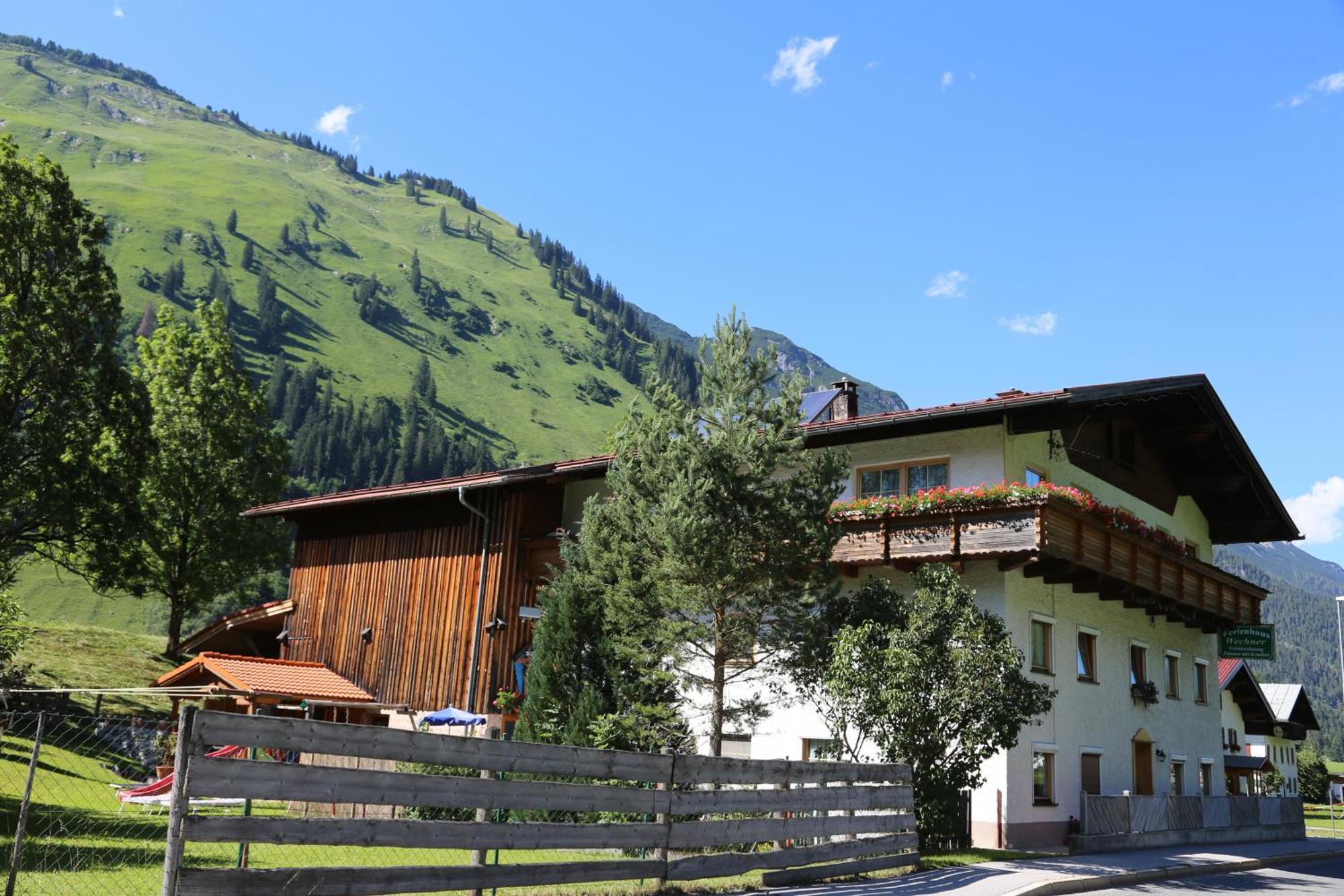Familien Gruppenunterkunft 2 Ferienwohnungen als Ferienhaus zusammengefasst Häselgehr Exterior foto