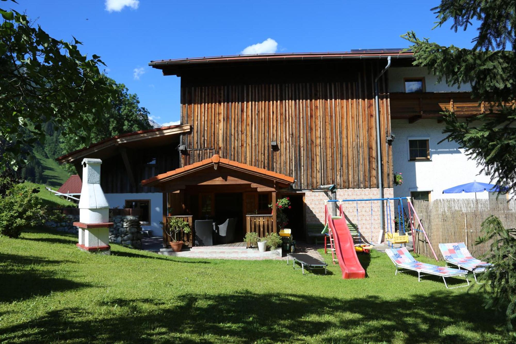 Familien Gruppenunterkunft 2 Ferienwohnungen als Ferienhaus zusammengefasst Häselgehr Exterior foto