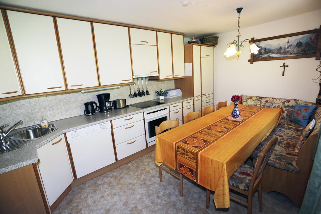 Familien Gruppenunterkunft 2 Ferienwohnungen als Ferienhaus zusammengefasst Häselgehr Exterior foto