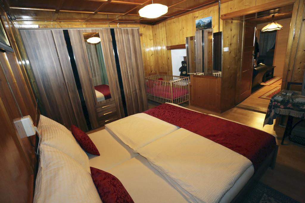 Familien Gruppenunterkunft 2 Ferienwohnungen als Ferienhaus zusammengefasst Häselgehr Exterior foto